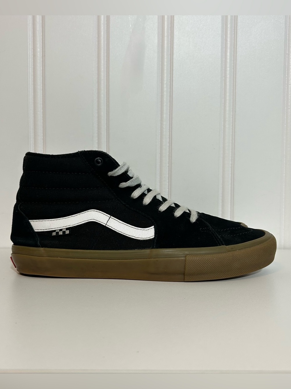 Vans sk8 hi pro Black High-Top Skate Shoe with White Side Stripe gum